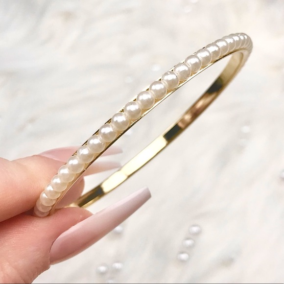 Jewelry - 💚10/$10💚Thin Pearl Gold Bangle NEW